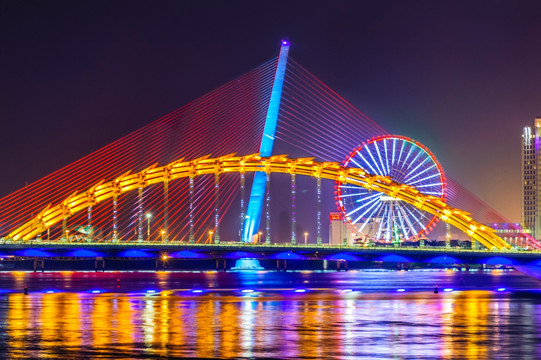 越南岘港龙桥夜景