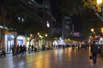 夜景下的街道