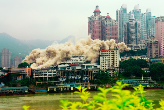 朝天门长航大楼爆破拆除