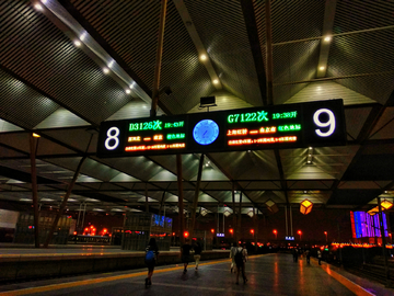 苏州火车站站台夜景