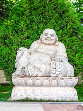 弥勒佛石塑像