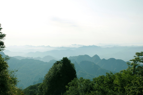 山巒