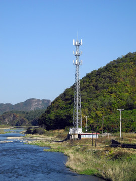 河边的信号塔