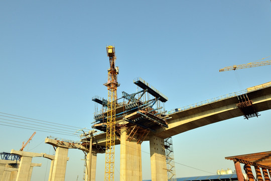 大桥建设工地