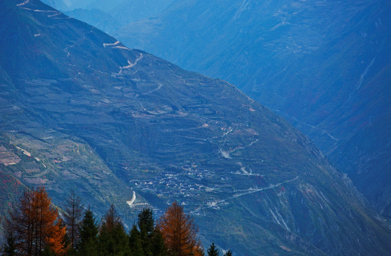 高原群山