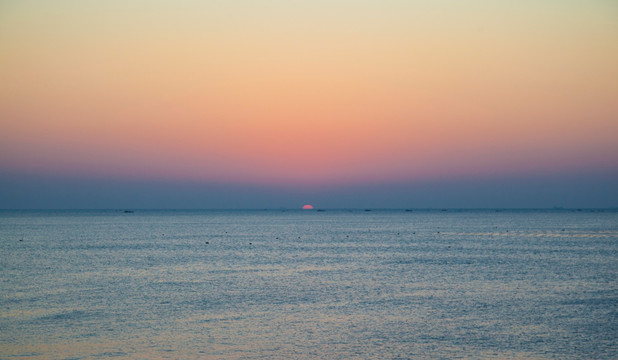 海上日出