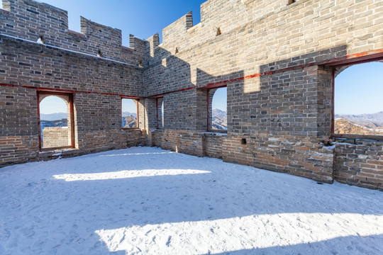 冬季长城雪景逆光金山岭