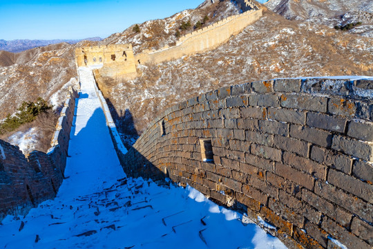 雪后金山岭长城风光