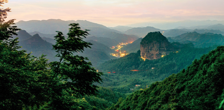 天水麦积山夜色