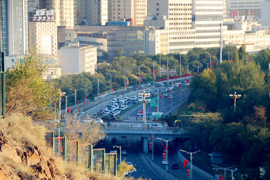 乌鲁木齐红山远眺看美景