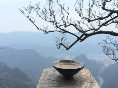 天门山上品茶