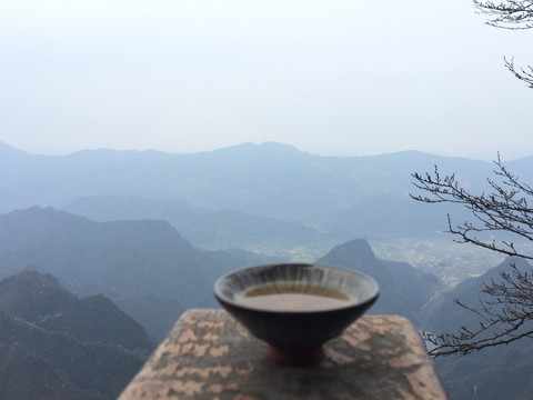 天门山上品茶