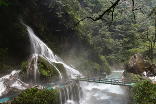 普格螺髻山九十九里温泉瀑布