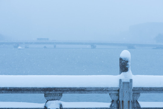 大雪栏杆