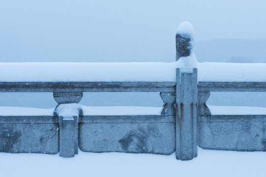 大雪栏杆