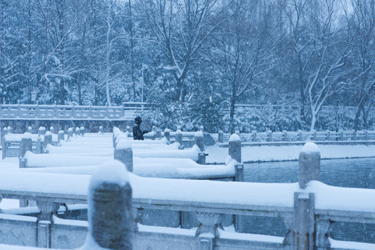 雪地垂钓