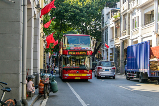 西关旅游车