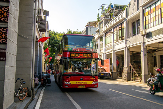 西关旅游车