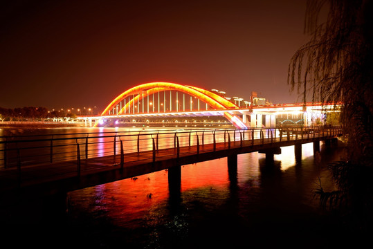 金华双龙大桥夜景橙黄色