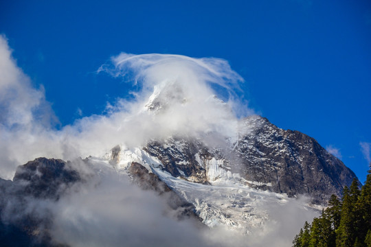 卡瓦格博雪山