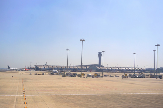 成都机场航站楼外景及停机坪