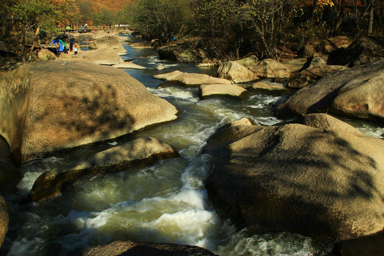 石林溪流