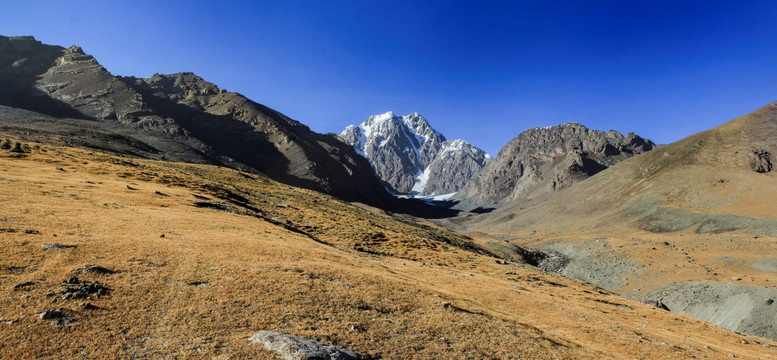 博格达山南天池冰山