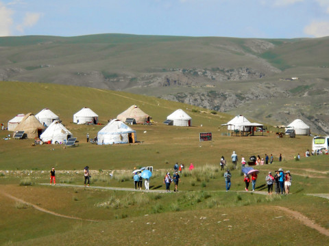 新疆喀拉峻草原帐篷旅馆区