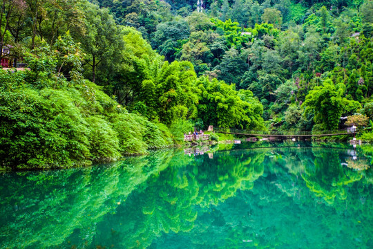 峨眉山清音阁湖泊