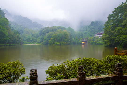 青城山月城湖