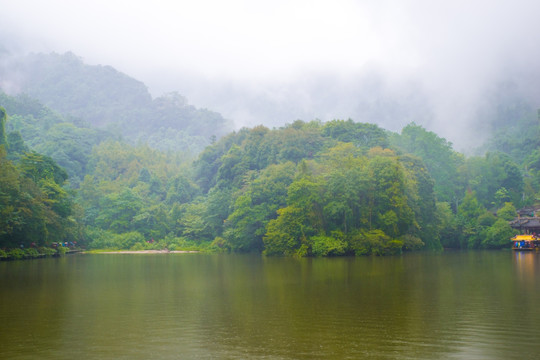 云雾青城山月城湖