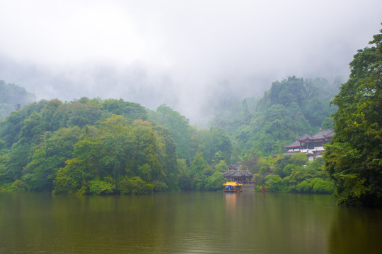 意境青城山月城湖