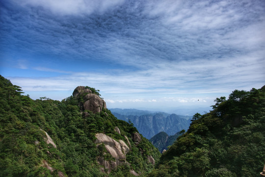 蓝天白云三清山