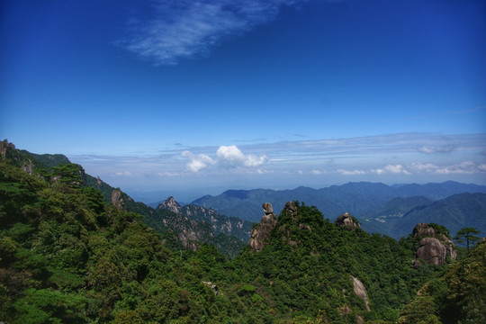 青山绿水云雾缭绕三清山