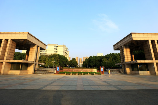 武汉纺织大学校门