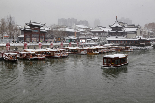 南京秦淮河古建筑暴风雪城市风光