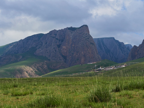 甘加草原白石崖风景区