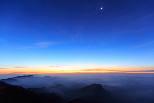 北京门头沟百花山朝霞云海