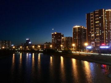河畔夜色