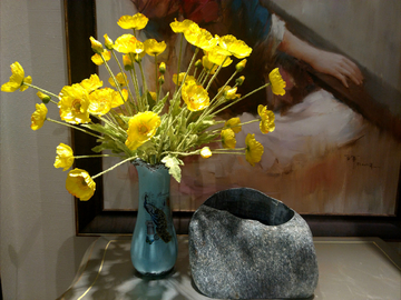 花瓶 石头