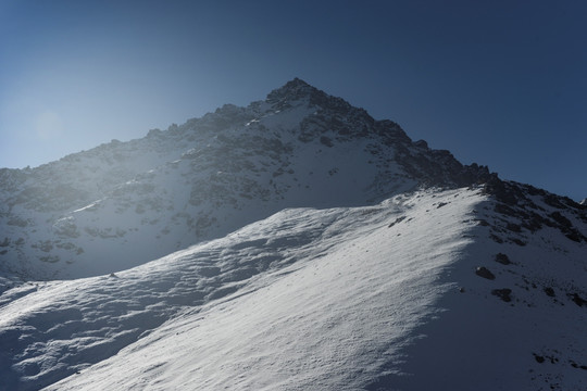 天山雪山