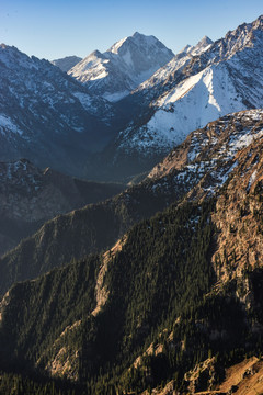 新疆雪山