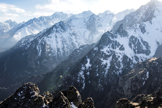 天山雪山