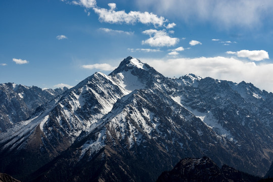 天山雪峰