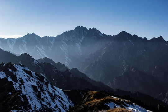 天山雪峰