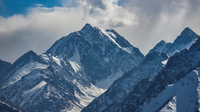 天格尔雪山