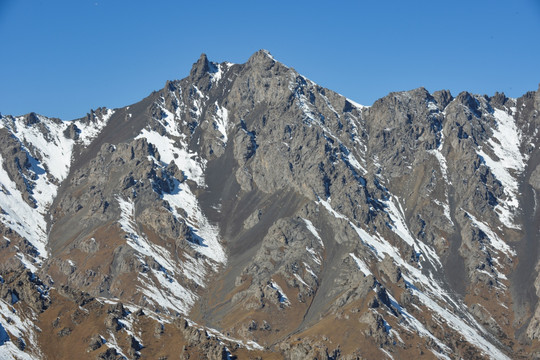 天山雪峰