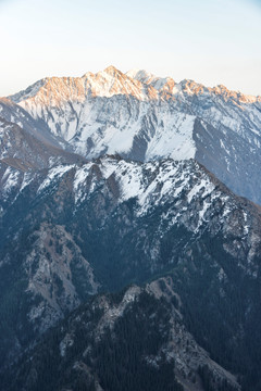 天山雪峰