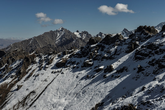 天山雪山