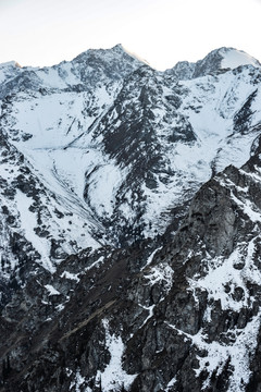 天山雪山